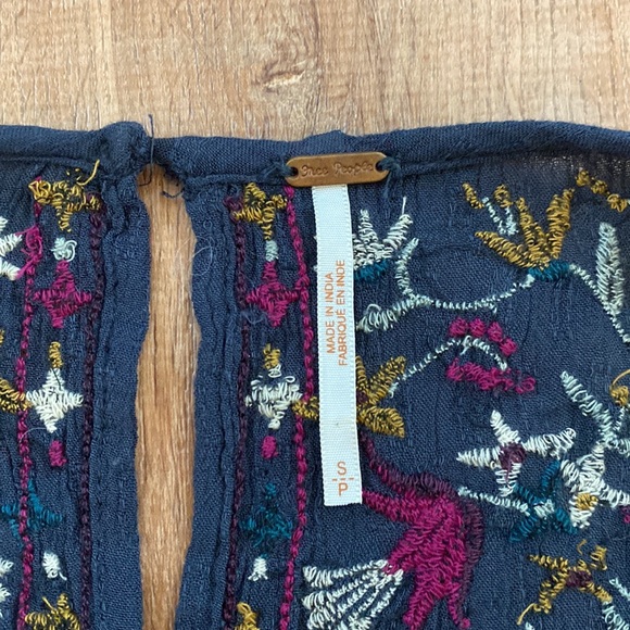 Embroidered gauze top - Picture 4 of 6